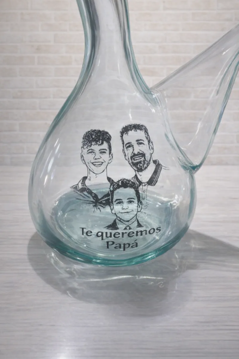 Porrón con grabado láser personalizado detalle